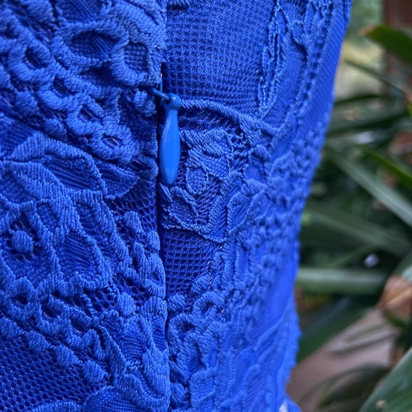 EUC bebe open back stretch lace/body con dress, small - Picture 8 of 8